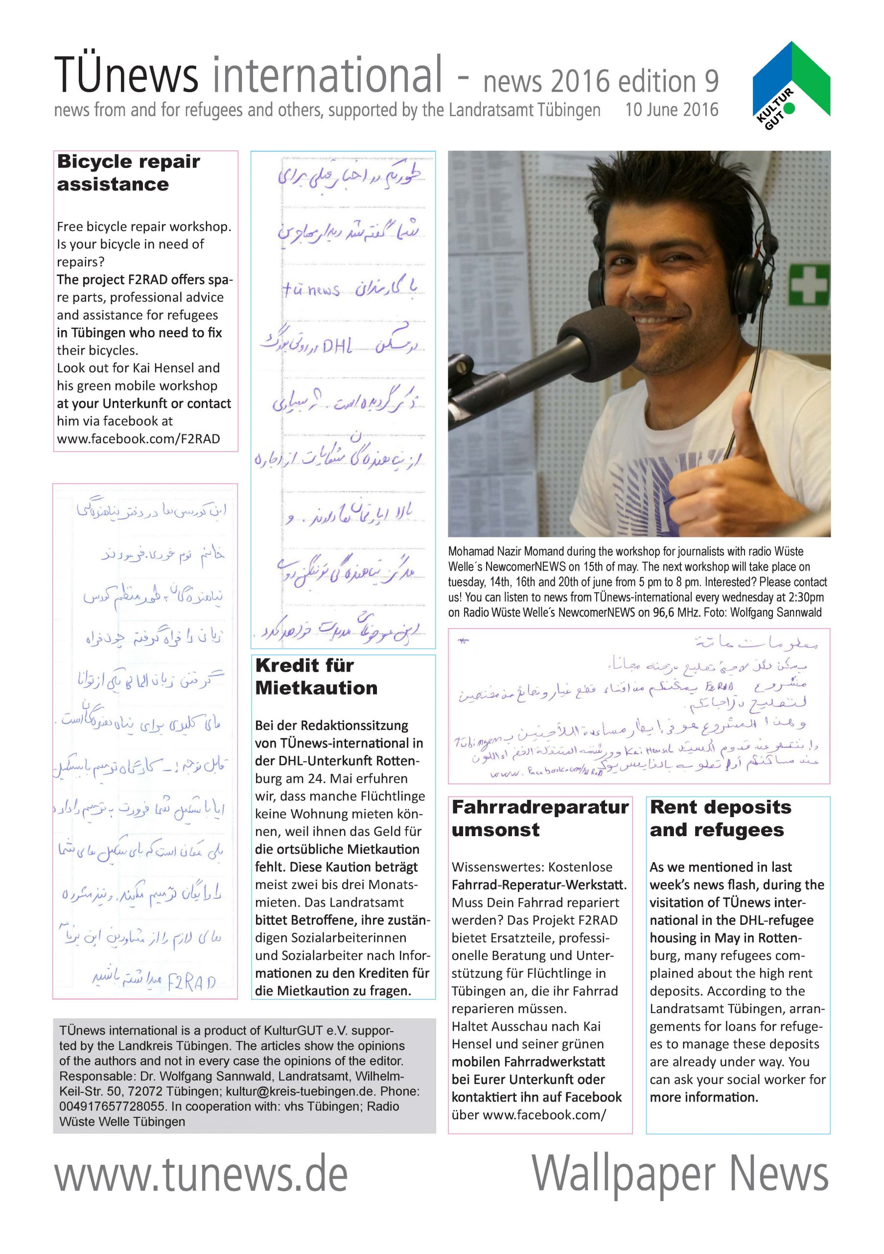 Titelseite der Ausgabe von Juni 2016 von tuenews INTRNATIONAL im Jahr 2016. Ein Foto zeigt einen Redakteur aus Afghanistan vor einem Rundfunkmikrofon.